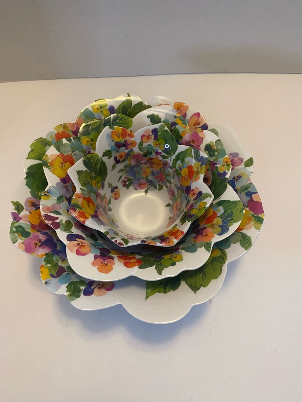 Rachel Zoe 3 Floral Pansy Nesting Stacking Bowls Scalloped Edge Melamine